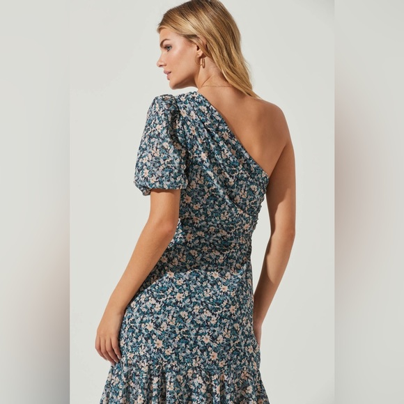 ASTR THE LABEL - SANTORINI FLORAL ONE SHOULDER MIDI DRESS - Picture 4 of 9